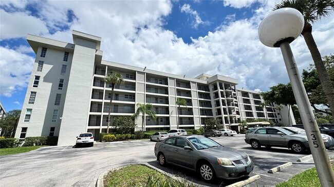 Building Photo - 2650 S Course Dr