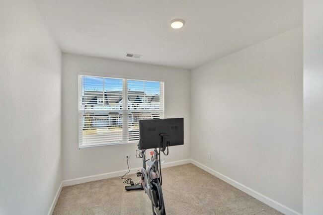 Building Photo - Hendersonville Townhome