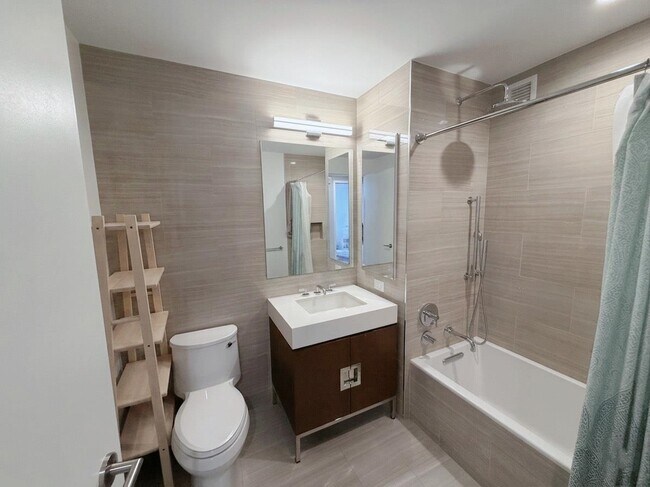 Building Photo - 99 Hudson St