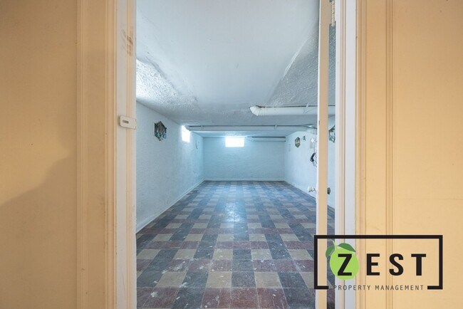 Building Photo - 17352 Roselawn St