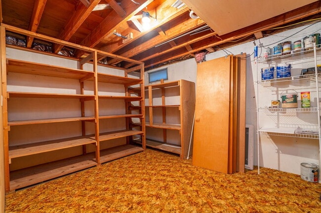 Building Photo - 204 19th Ave NW