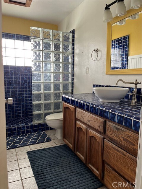 Building Photo - 2124 Beatrice Dr