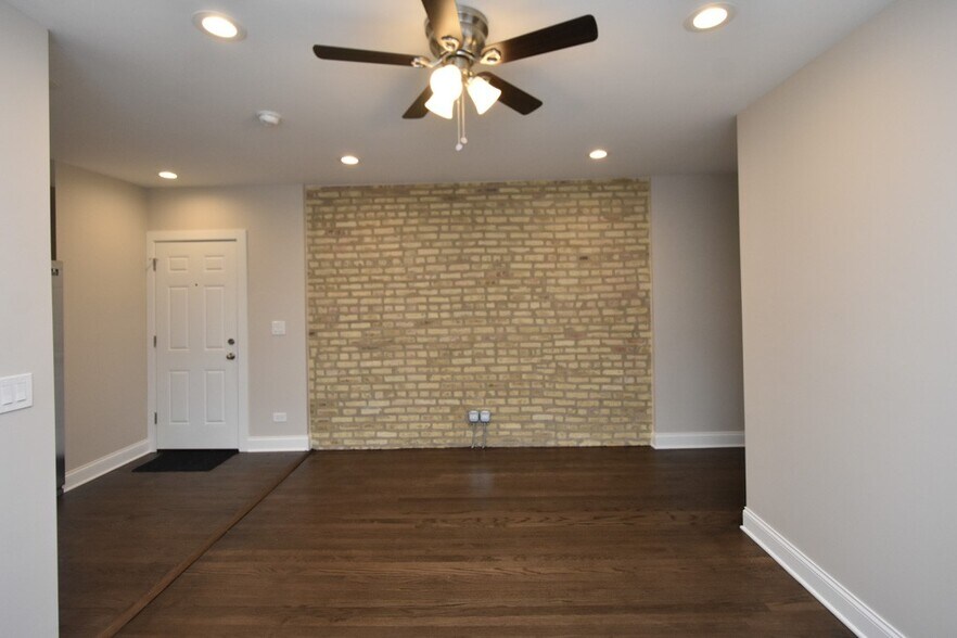 Building Photo - 1434 W Farragut Ave