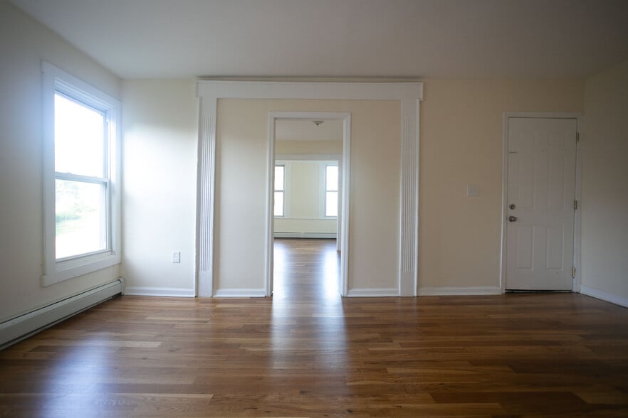 Building Photo - 567 S 17th St