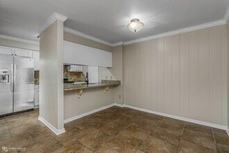 Building Photo - 10133 Saratoga Dr