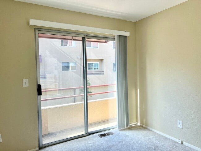 Building Photo - Working from home? This town home has a huge office area and large primary suite... plus a second...