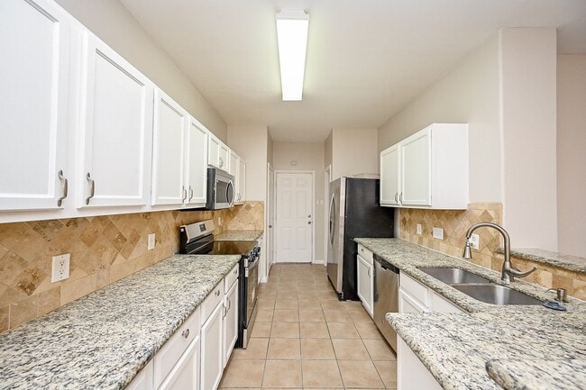 Building Photo - 6127 Yorkglen Manor Ln