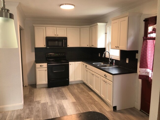 Building Photo - 2831 Pecan St