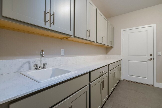 Building Photo - 845 Pantara Pl