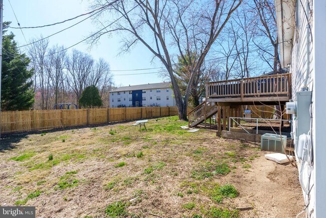 Building Photo - 150 Fairway Rd