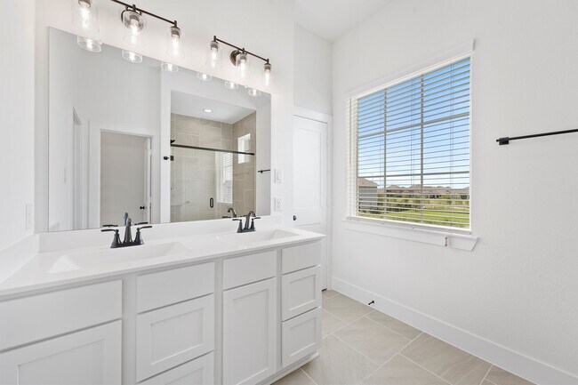 Building Photo - 21118 Medina River Dr