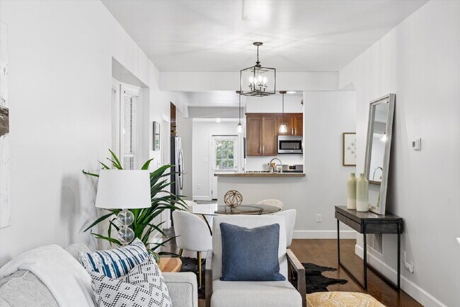 Building Photo - 3BR/2BA Wonderfully Updated Single Family Home-JUST GORGEOUS!    ***GAS, ELECTRIC, WATER, SEWER a...