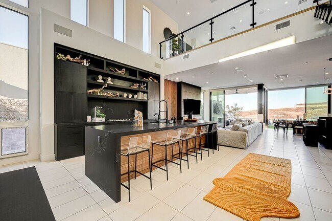 Building Photo - Amazing Golf Course and Las Vegas Valley V...