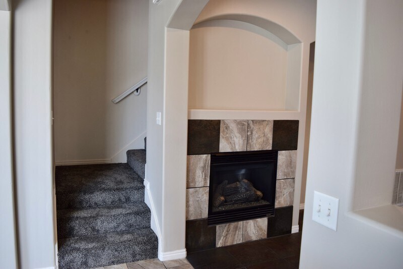 Building Photo - 442 Kent Dr