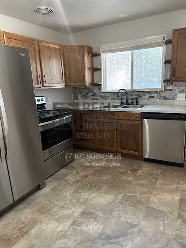 Building Photo - 2410 St Clair Ave.