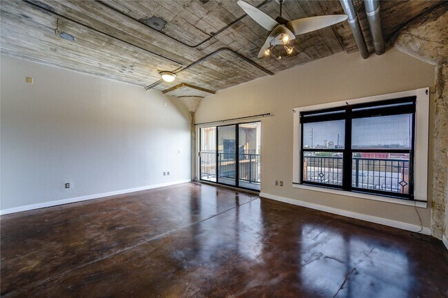 Building Photo - 2205 McKinney St