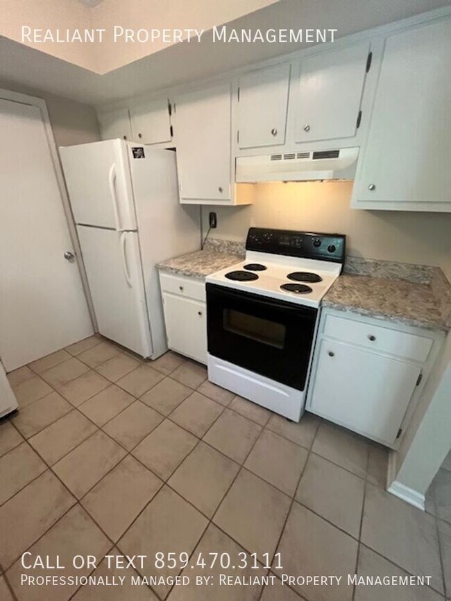Building Photo - 457 Woodview Dr