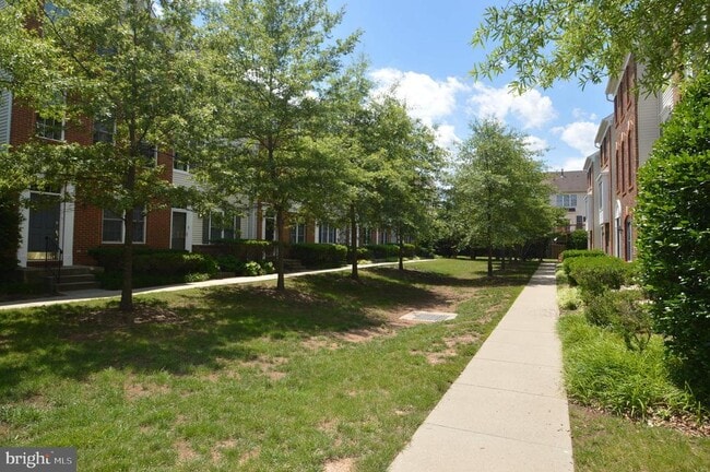 Building Photo - 42761 Hollingsworth Terrace