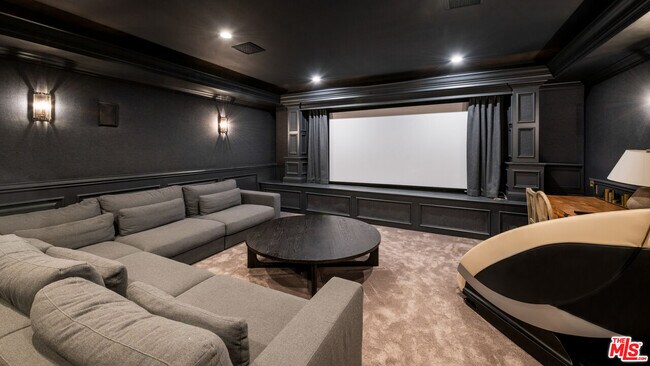 Building Photo - 146 N Carmelina Ave