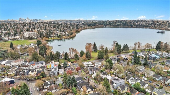 Building Photo - 3bd/3ba Seattle Home