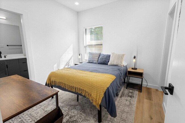 Building Photo - 6740 Peerless St