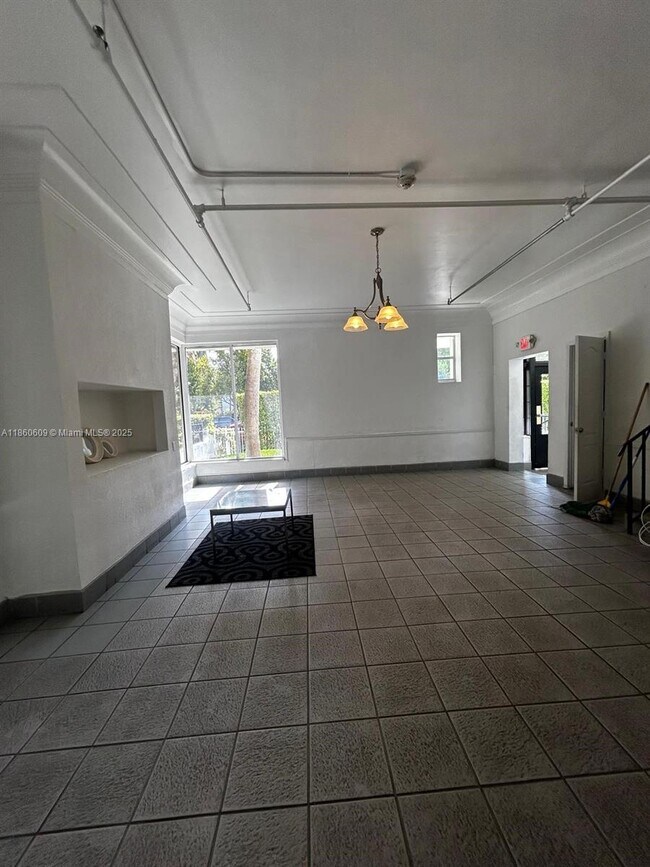 Building Photo - 820 Euclid Ave
