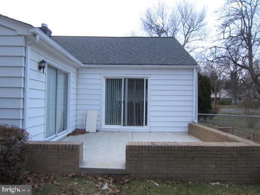 Building Photo - 2131 Pimmit Dr