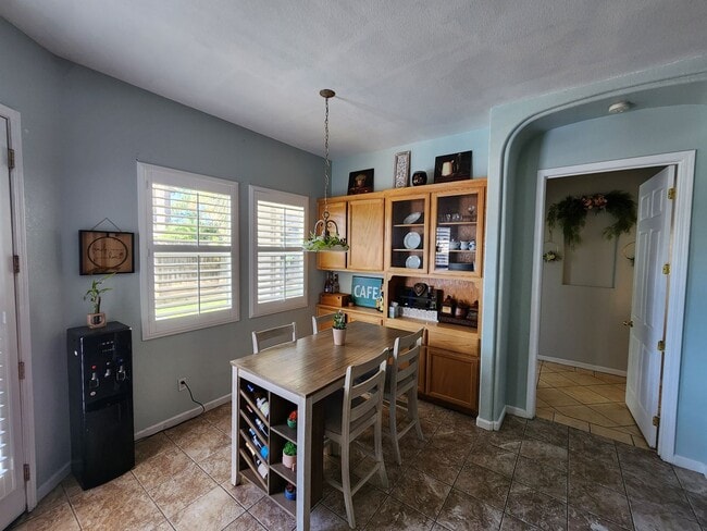 Building Photo - Beautiful Newman Home!