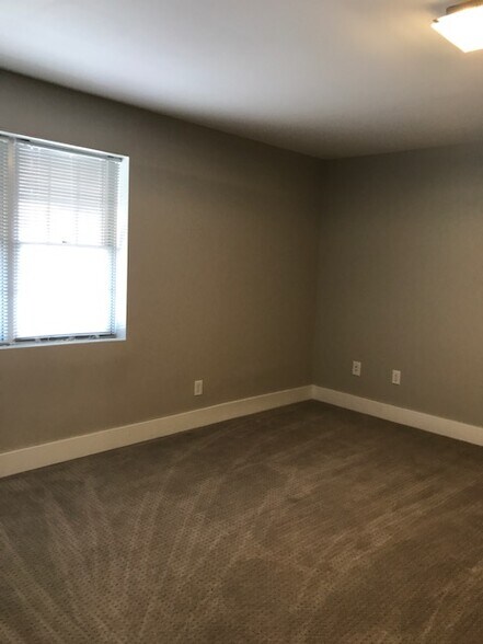 Main bedroom - 626 S Main St