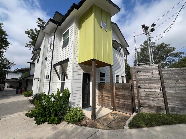 Building Photo - 3507 Oak Springs Dr