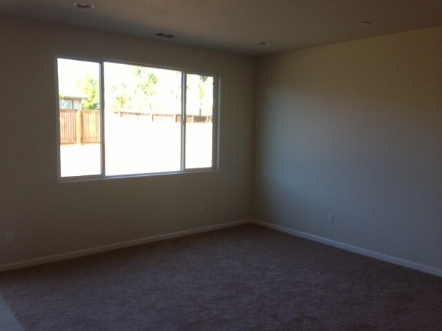 Building Photo - STUNNING 5 BEDROOM, 3 BATHROOM HOME WITH UPDATED KITCHEN AND BATHS! STAINLESS APPLIANCES AND GRAN...