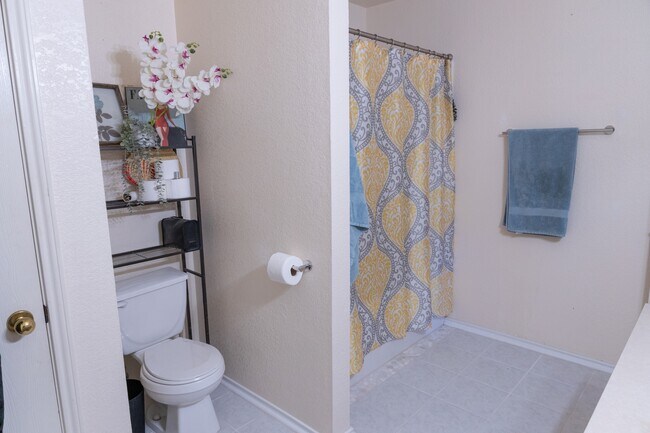 Building Photo - 2601 Mason Dr