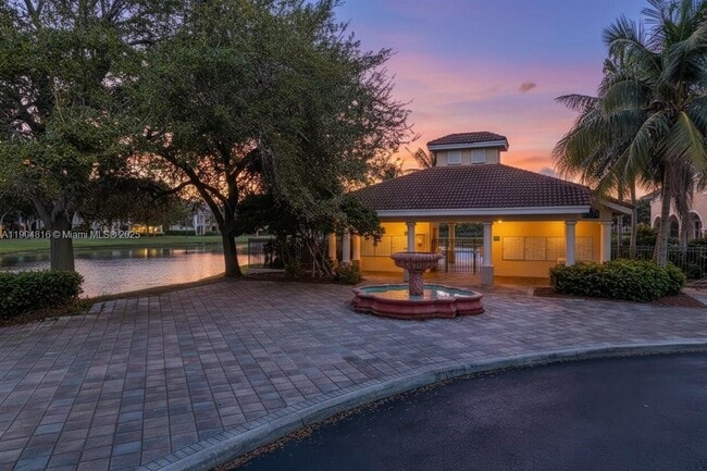 Building Photo - 2516 Centergate Dr