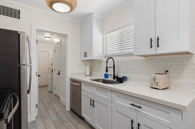 Building Photo - 1407 E McKinley St