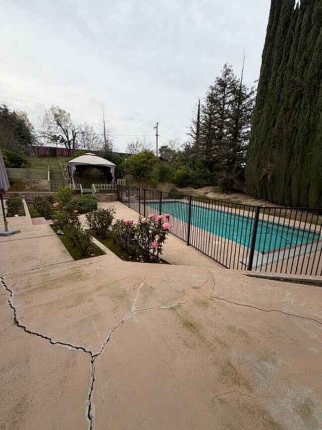 Building Photo - 3428 Eastview Ct