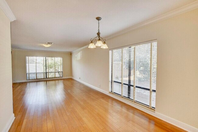 Building Photo - 17768 Maplewood Dr