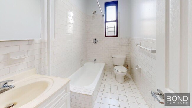 Building Photo - 620 W 171st St