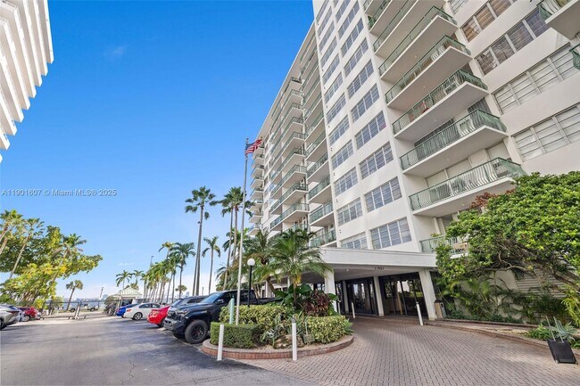 Building Photo - 1408 Brickell Bay Dr