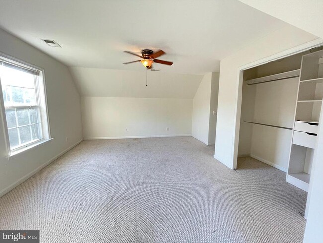 Building Photo - 10197 Madison Dr