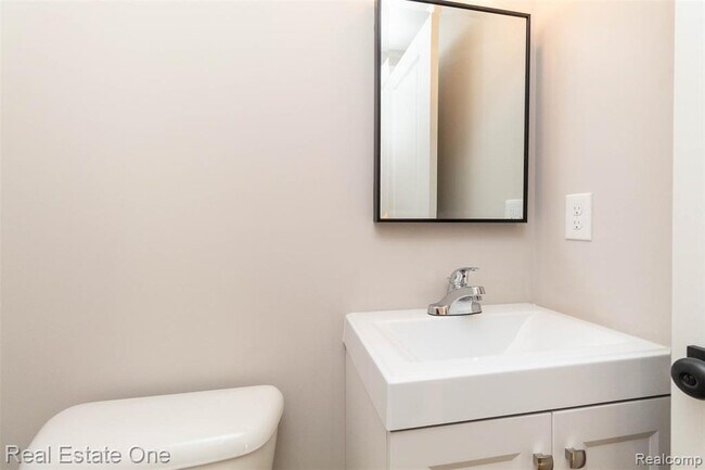 Building Photo - 5485 Hammersmith Dr