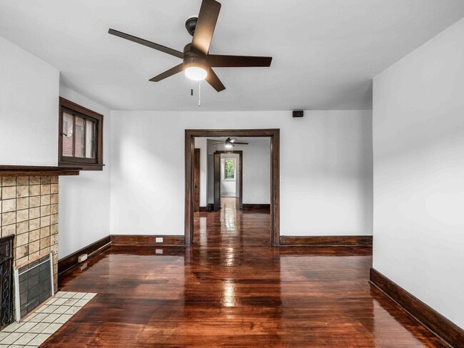 Building Photo - READY FOR MID-MAY!! FULLY RENOVATED 1 -BED...