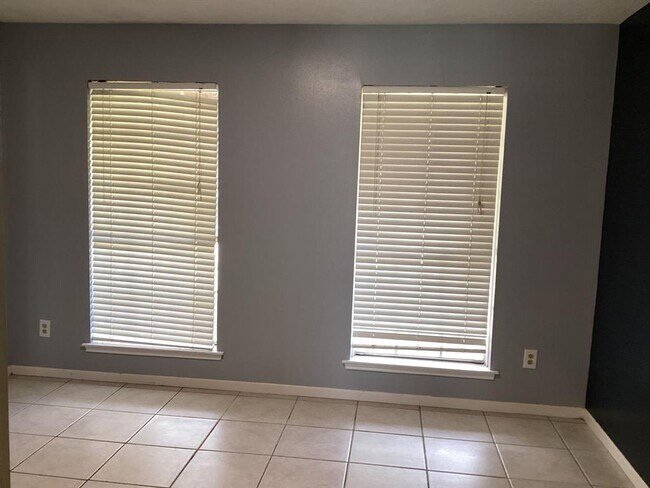 Building Photo - 4120 Venetian Way