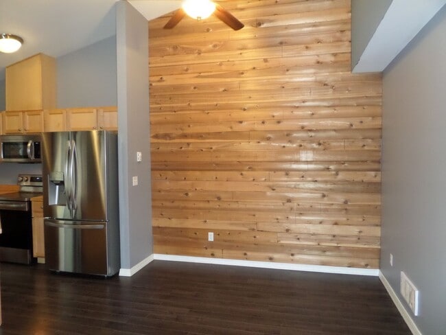 Building Photo - Super-Cute 2-Bedroom Townhome in Great Map...