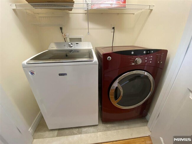 Building Photo - 517A Lawn Ave