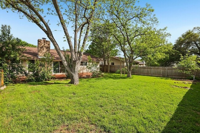 Building Photo - 5900 Gateshead Dr