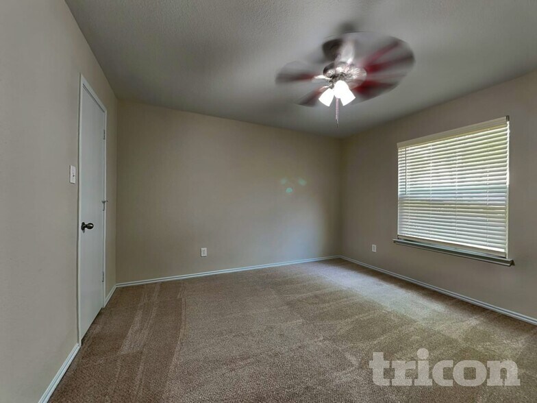 Building Photo - 5423 Sabine Ln