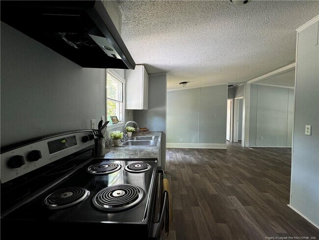 Building Photo - 511 Inverary Dr