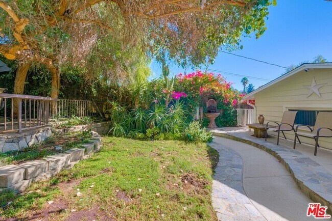 Building Photo - 21447 Providencia St