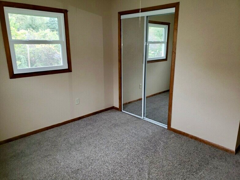 Building Photo - 218 Wapiti Ln