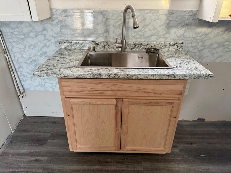 Building Photo - 114 S Carbon St